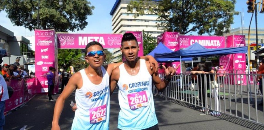 Kenneth Mejía y Luis Alejandro Castro muy cerca de la élite