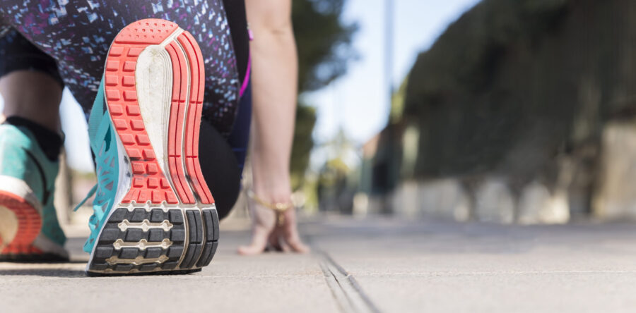 Escojé las tenis adecuadas y evita dolores, molestias y lesiones